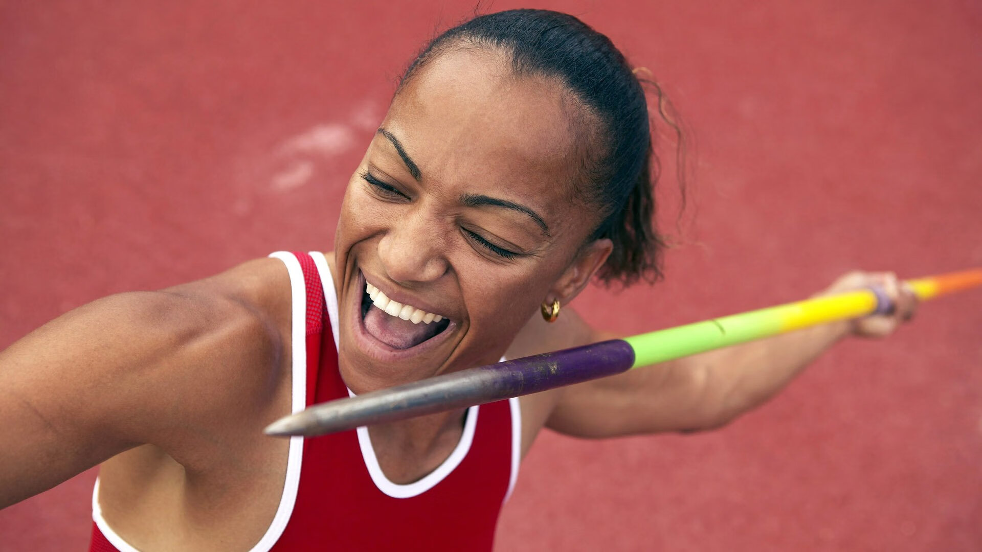 掘金大胜雷霆，常规赛巅峰对决中约基奇三分雨不断，掘金险胜马刺 约基奇三双