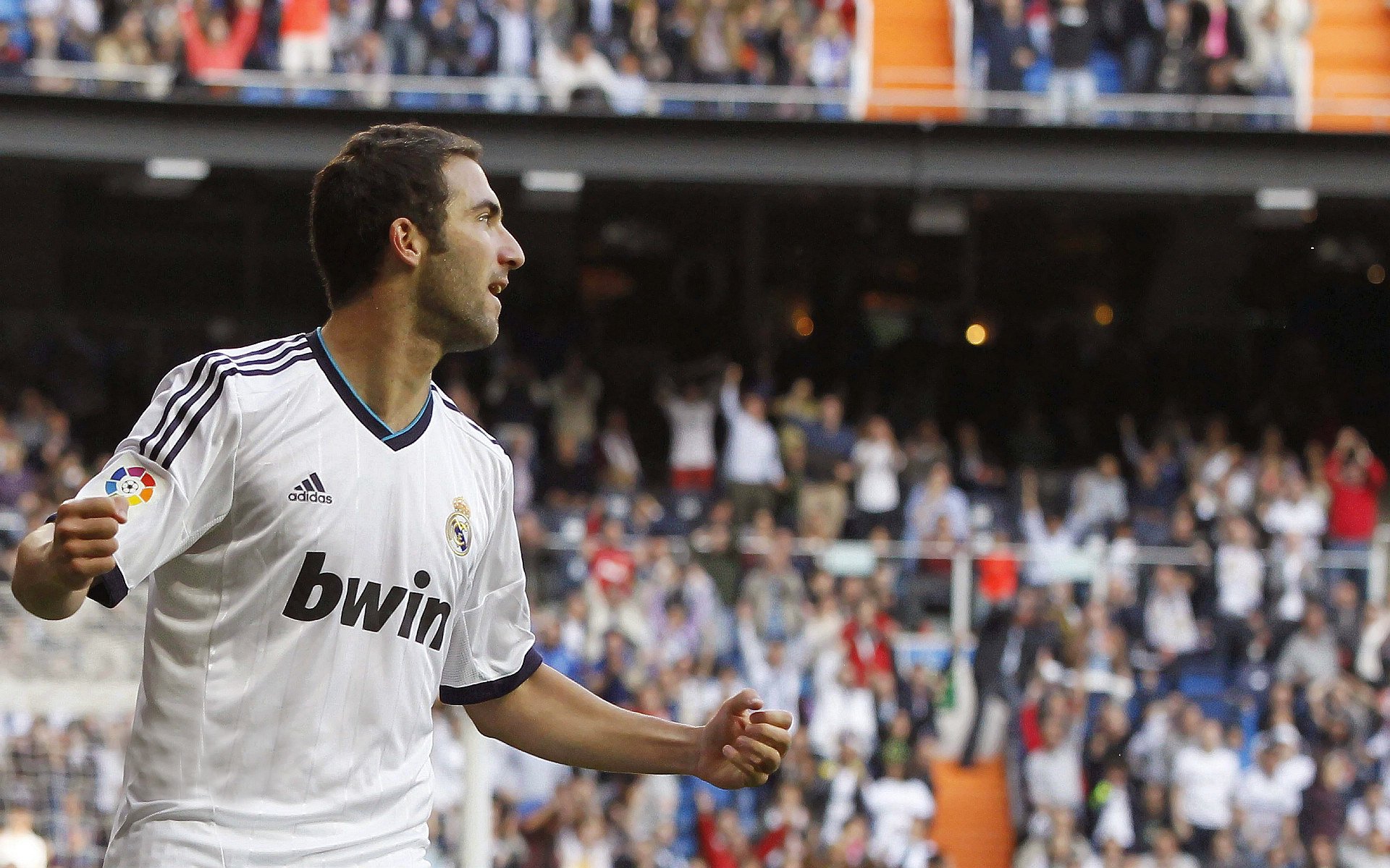 热那亚前锋成功破门，帮助球队取得重要分，热那亚主场